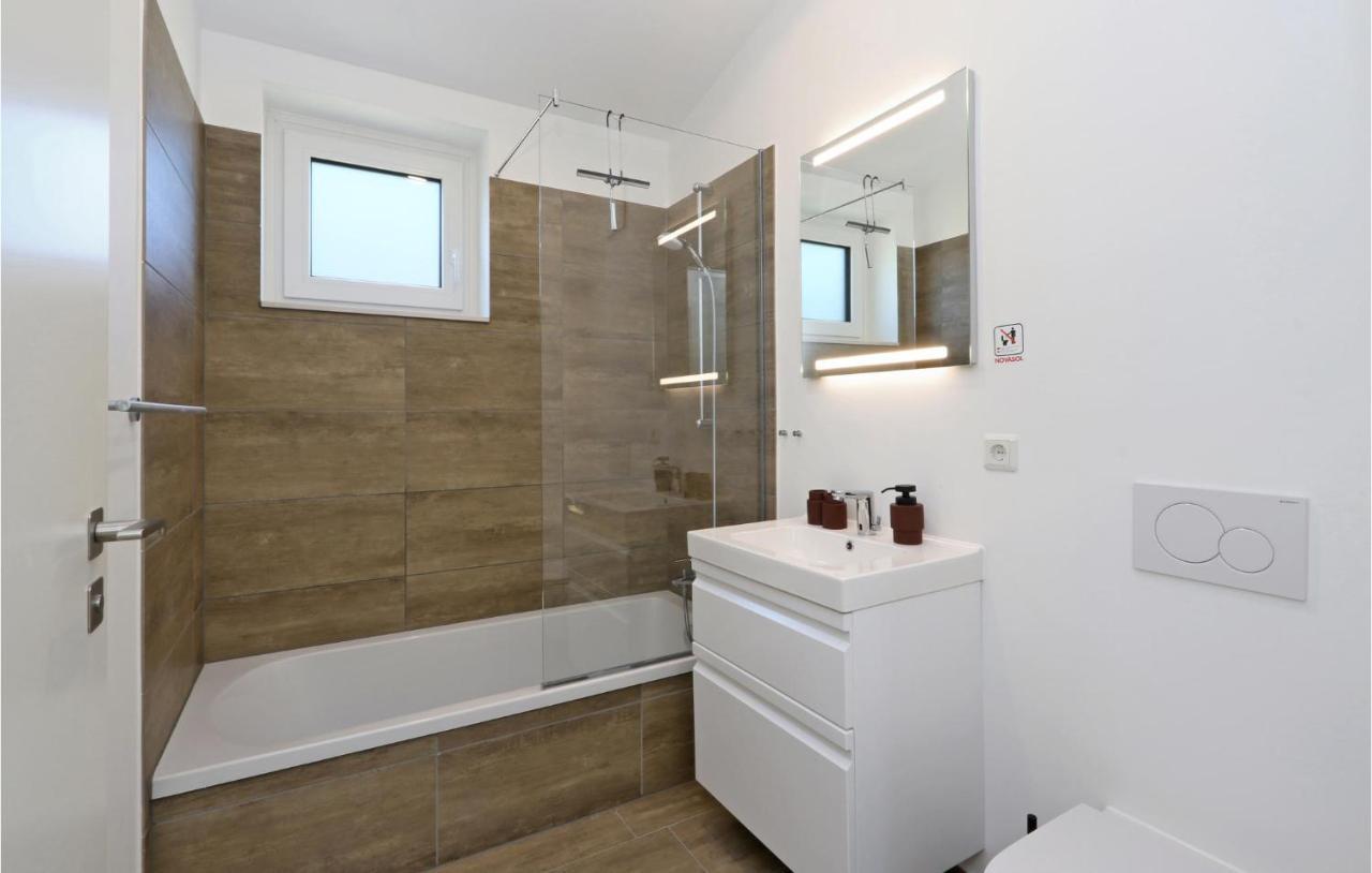 Beautiful Home In Lembruch-Duemmer See With Wifi Exterior photo